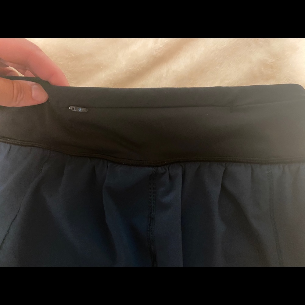 Lululemon Hotty Hot Short Size 6 - Picture 3 of 7